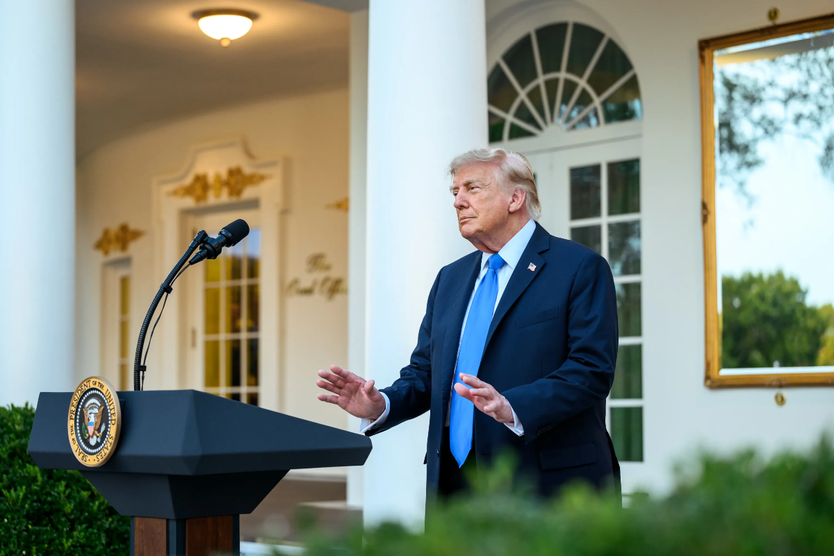 Tổng thống Trump đề xuất cắt giảm thương mại, gây sức ép hạ lãi suất Mỹ - Ảnh 1.