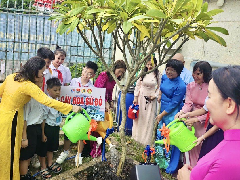 Trường Tiểu học Lạc Long Quân đón Huân chương Lao động hạng Nhất - Ảnh 5.