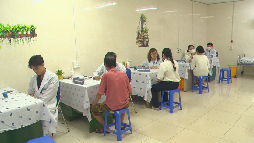 TP. Hồ Chí Minh: 100% bệnh viện có khu khám sức khỏe tách biệt - Ảnh 2.