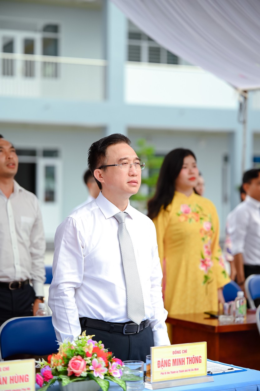 Phó Bí thư Thành ủy TP. Hồ Chí Minh Đặng Minh Thông dự khai giảng năm học 2026-2027 tại Trường THPT Võ Nguyên Giáp, phường Phú Mỹ - Ảnh 1.