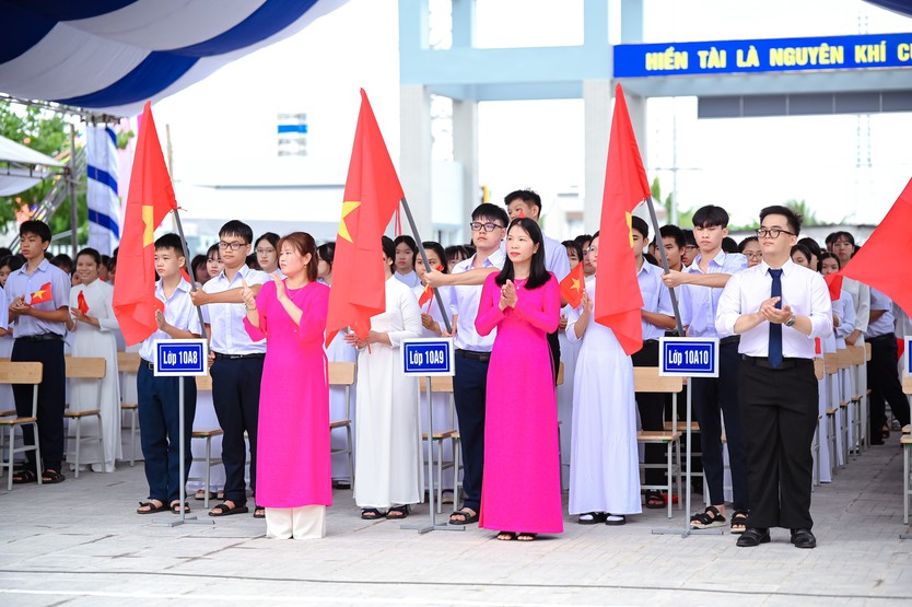 Phó Bí thư Thành ủy TP. Hồ Chí Minh Đặng Minh Thông dự khai giảng năm học 2026-2027 tại Trường THPT Võ Nguyên Giáp, phường Phú Mỹ - Ảnh 2.