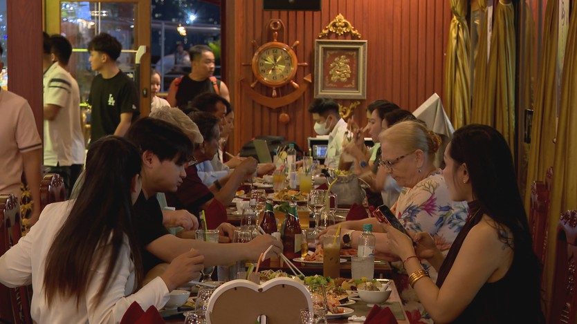 TP. Hồ Chí Minh đẩy mạnh du lịch đêm, kích cầu kinh tế- Ảnh 2.