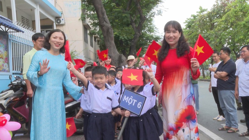 Trường Tân Định chào đón năm học mới trong không khí rộn ràng - Ảnh 2.