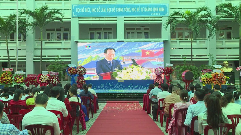 THPT Võ Văn Kiệt đón năm học mới, tiếp tục nâng cao chất lượng giáo dục- Ảnh 1.