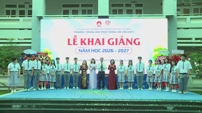 THPT Võ Văn Kiệt đón năm học mới, tiếp tục nâng cao chất lượng giáo dục- Ảnh 3.