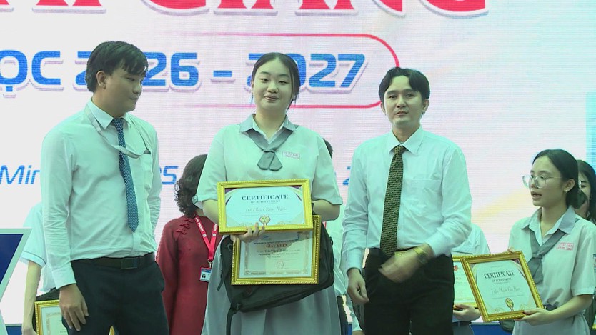 THPT Võ Văn Kiệt đón năm học mới, tiếp tục nâng cao chất lượng giáo dục- Ảnh 2.