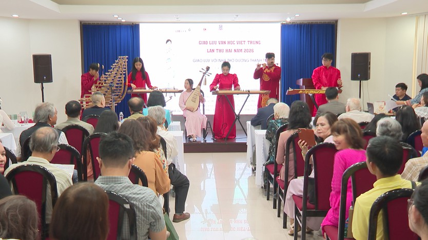 Khi những trang thơ đưa hai nền văn hóa Việt - Trung đến gần nhau- Ảnh 3.