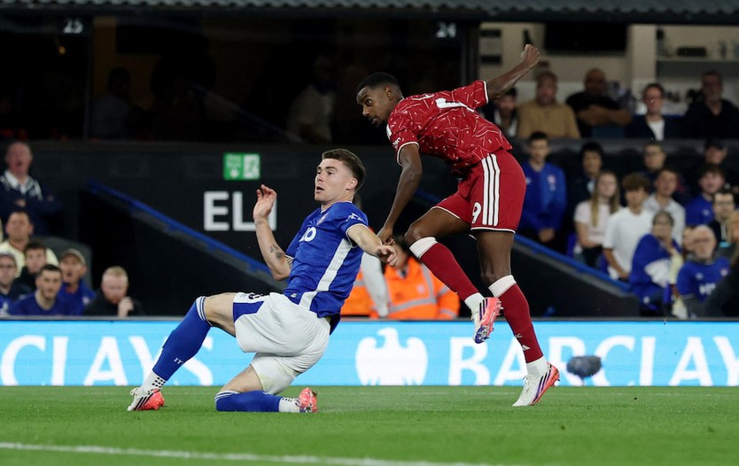 Alexander Isak lập cú đúp sớm, Liverpool giành chiến thắng trước Ipswich - Ảnh 1.