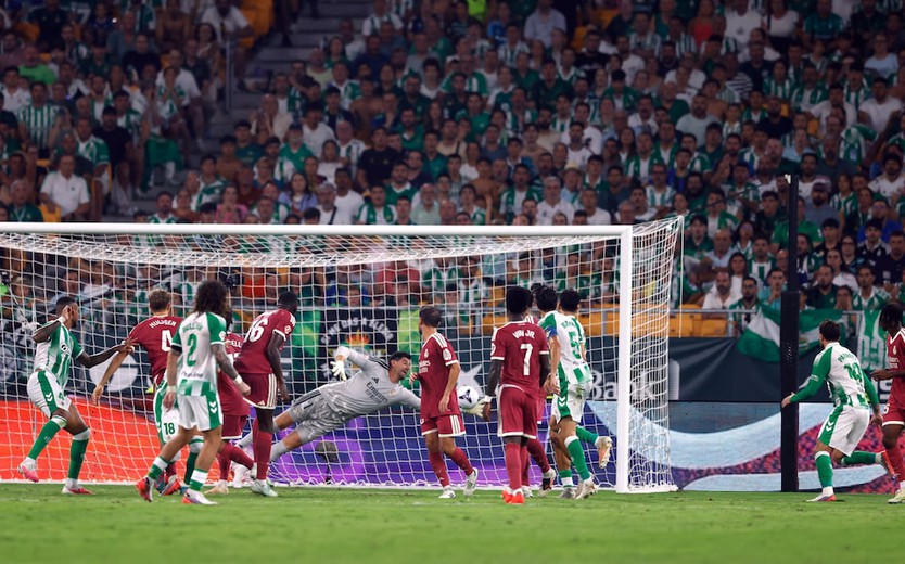Mbappe đá hỏng phạt đền phút bù giờ, Real Madrid nhận thất bại trước Betis - Ảnh 1.