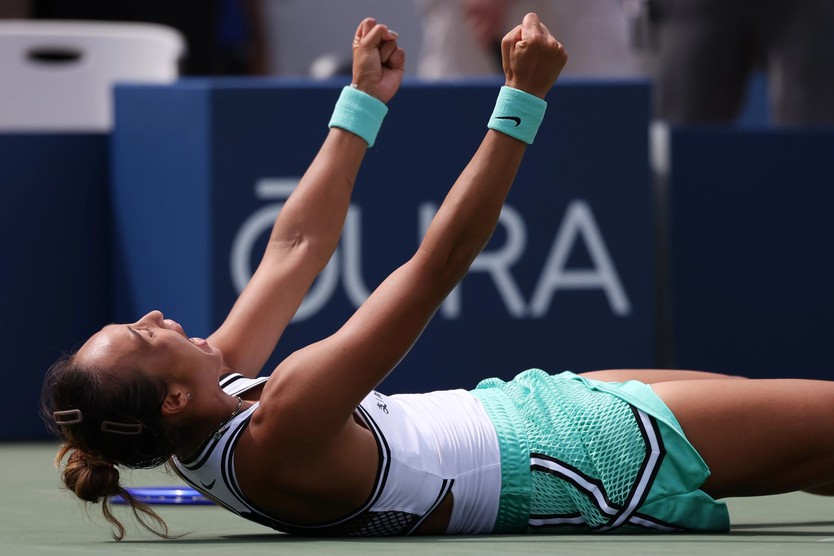 US Open: Zheng Qinwen ngược dòng ngoạn mục, Naomi Osaka cùng vào vòng 4 - Ảnh 1.