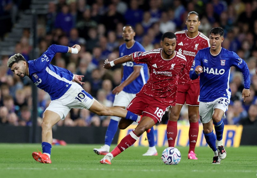Alexander Isak lập cú đúp sớm, Liverpool giành chiến thắng trước Ipswich - Ảnh 4.