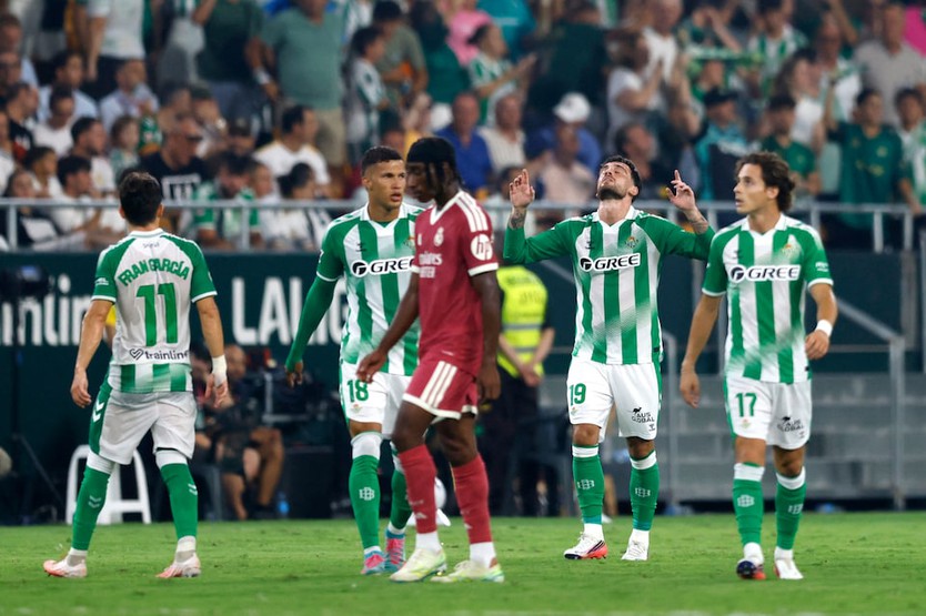 Mbappe đá hỏng phạt đền phút bù giờ, Real Madrid nhận thất bại trước Betis - Ảnh 2.