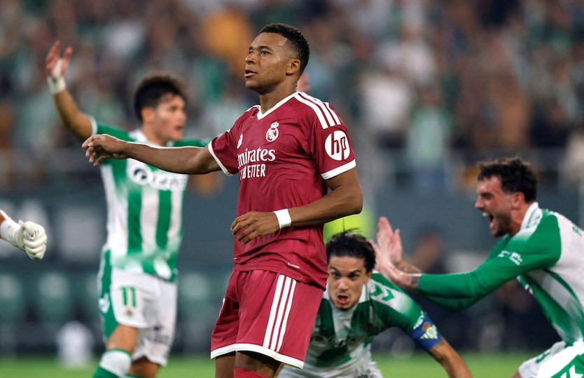 Mbappe đá hỏng phạt đền phút bù giờ, Real Madrid nhận thất bại trước Betis - Ảnh 3.