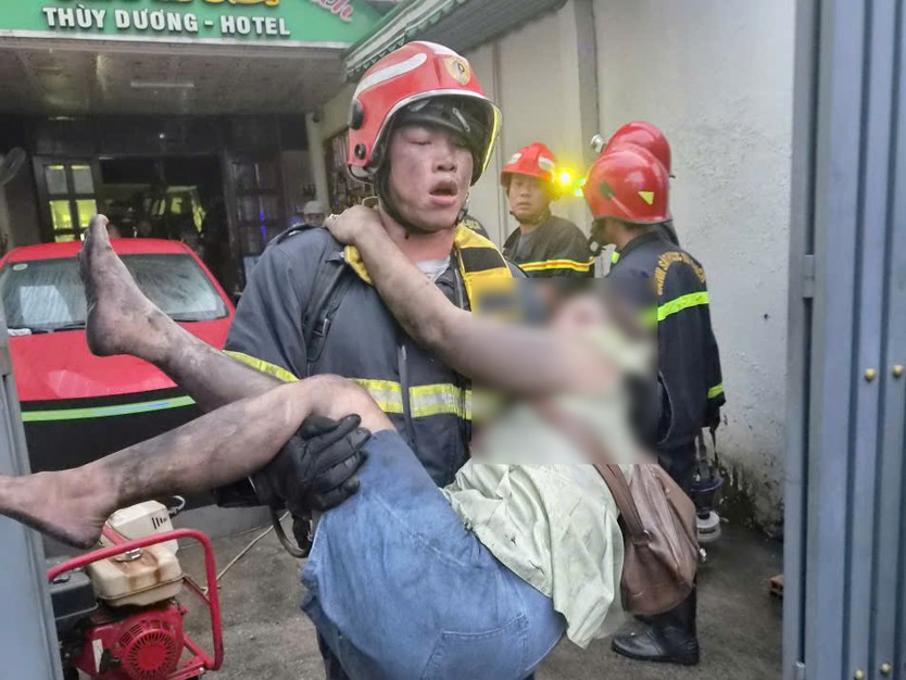 Hoả hoạn tại khách sạn ở TP. Hồ Chí Minh, Cảnh sát PCCC nhanh chóng có mặt giải cứu 26 người- Ảnh 5.