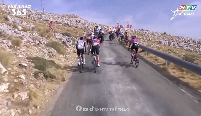Enric Mas gia tăng khoảng cách trên đường đua La Vuelta - Ảnh 2.
