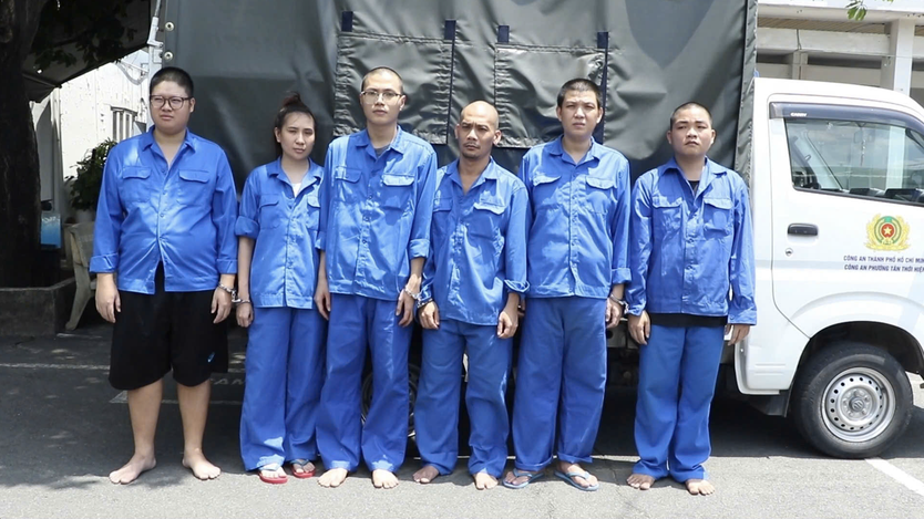 Khởi tố 6 bị can trong đường dây dựng hồ sơ vay mua ô tô rồi bán “xe ngân” - Ảnh 1.