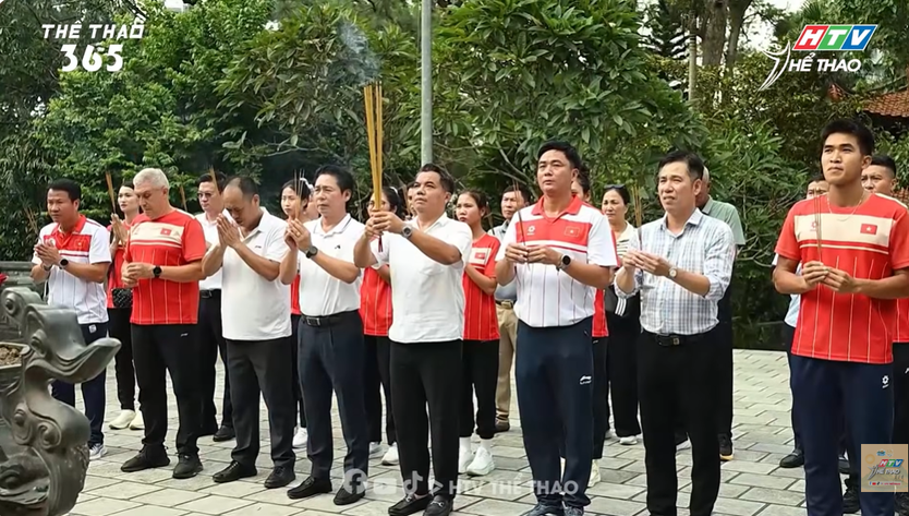 Đội tuyển Điền kinh Việt Nam dâng hương Đền Hùng, hướng đến ASIAD 20 - Ảnh 4.