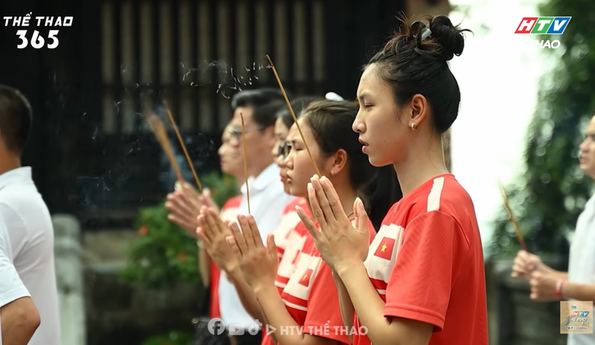 Đội tuyển Điền kinh Việt Nam dâng hương Đền Hùng, hướng đến ASIAD 20 - Ảnh 3.