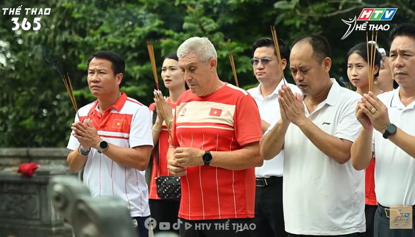 Đội tuyển Điền kinh Việt Nam dâng hương Đền Hùng, hướng đến ASIAD 20 - Ảnh 2.