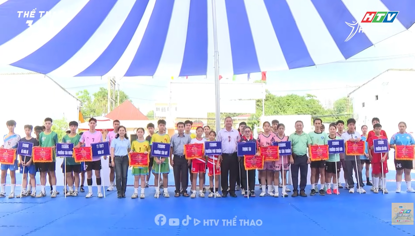 Giải Teqball Phường Phú Thuận mở rộng: Sân chơi mới thu hút người trẻ - Ảnh 2.