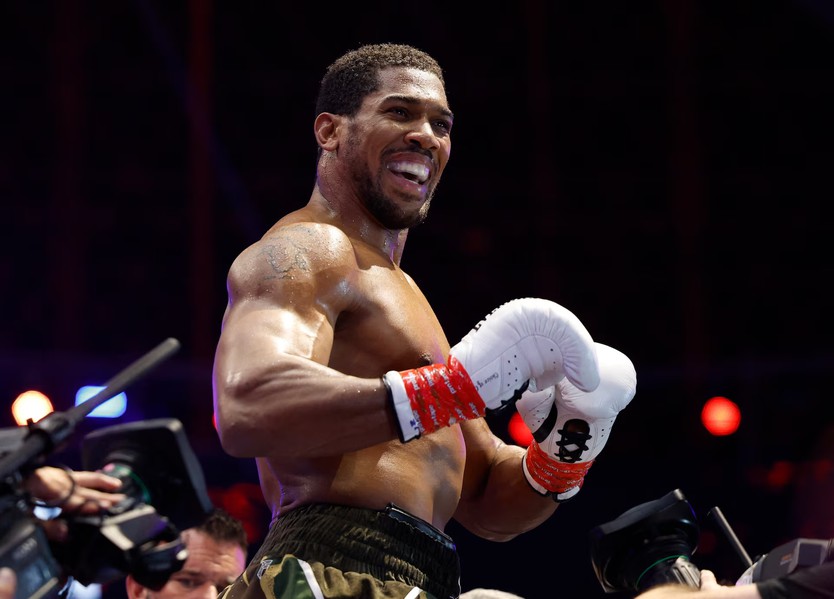 Tyson Fury tuyên bố trận đấu với Anthony Joshua đổ bể - Ảnh 1.