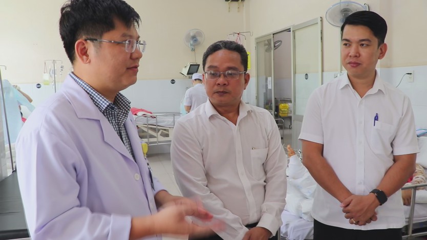 MTTQ TP. Hồ Chí Minh động viên gia đình bị ảnh hưởng hỏa hoạn - Ảnh 1.