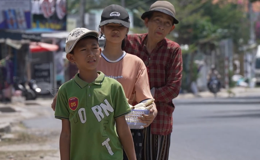 Mái ấm gia đình Việt: Ông bà già yếu nhịn ăn nuôi 4 cháu mồ côi - Ảnh 8.