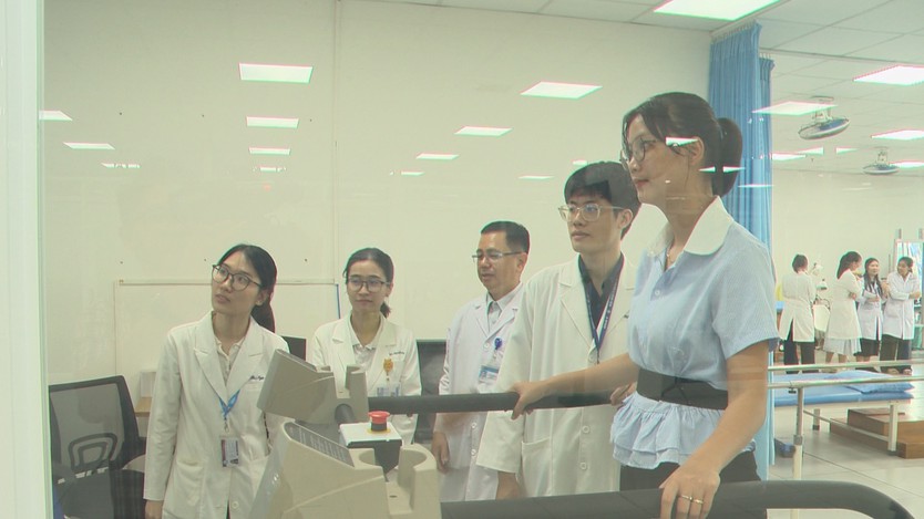 Chính sách hỗ trợ học phí mở thêm cơ hội cho bác sĩ nội trú - Ảnh 1.