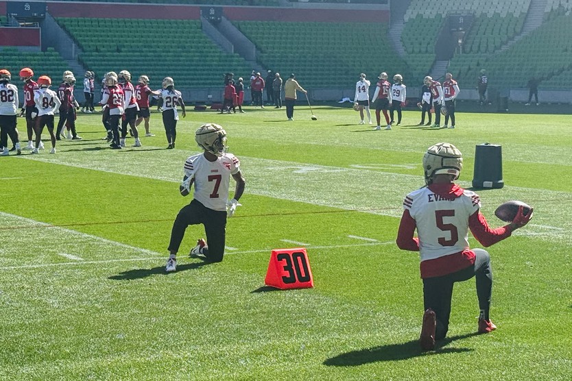 Học viện Australia mở đường cho tài năng trẻ chinh phục NFL - Ảnh 1.
