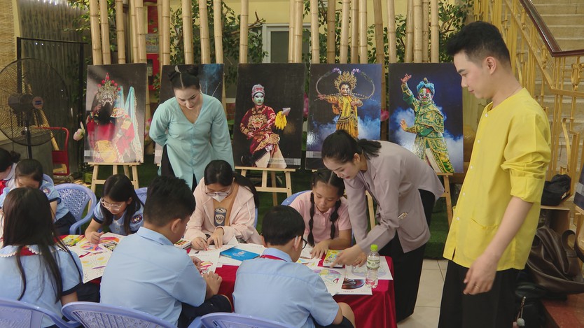 Sân khấu truyền thống gieo mầm khán giả nhí - Ảnh 1.