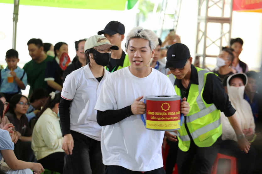 "Mái ấm gia đình Việt" trao hơn 3 tỉ đồng đến 18 em nhỏ tại Vĩnh Long - Ảnh 7.
