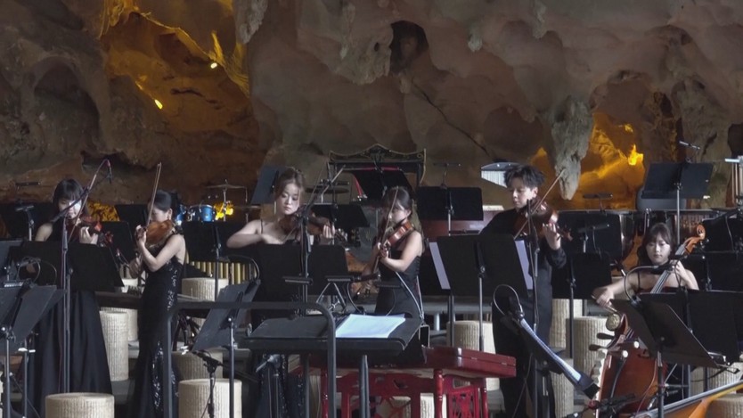 Biểu diễn âm nhạc trong lòng hang động tại Trung Quốc - Ảnh 4.