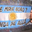 Cờ Argentina với chân dung Messi và Maradona
