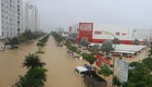 Hình ảnh thắt lòng ở Nha Trang: Hàng nghìn ô tô chìm trong nước lũ