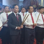 Đoàn đại biểu Đại hội Đảng bộ TP. Hồ Chí Minh dâng hương Vua Hùng, tham quan tuyến metro Bến Thành - Suối Tiên