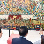 Tranh sơn mài vẽ Bác Hồ nhận Guinness thế giới