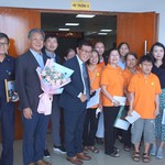 Trao quà hỗ trợ cho nạn nhân chất độc da cam