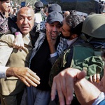 Hamas thả 20 con tin còn sống về Israel