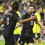 Messi lập hat-trick tưng bừng, sắp đoạt danh hiệu cao quý