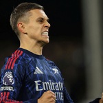 Arsenal lại thắng bằng phạt góc, giữ vững ngôi đầu Premier League