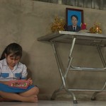 Như Quỳnh đi bộ 40 phút đến trường, tranh thủ nhặt ve chai - Mái ấm gia đình Việt