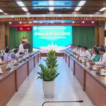 TP. Hồ Chí Minh: Trao quyết định nghỉ hưu, điều động và bổ nhiệm 12 cán bộ