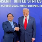 Thủ tướng Phạm Minh Chính gặp Tổng thống Hoa Kỳ Donald Trump