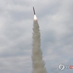 Triều Tiên thử tên lửa hành trình trước khi ông Trump đến Hàn Quốc