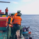 Kịp thời cứu 8 thuyền viên bị nạn trên vùng biển Côn Đảo