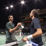 Jannik Sinner và Karen Khachanov vào vòng 3 Paris Master