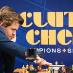 Carlsen thị uy sức mạnh trước Vua cờ Gukesh