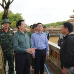 Phó Thủ tướng Mai Văn Chính kiểm tra công tác khắc phục mưa lũ tại khu vực Ngọ Môn - Đại nội Huế