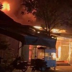 Cháy nhà lúc nửa đêm, mẹ tử vong, con gái bị thương nặng