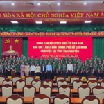 Đoàn công tác TP. Hồ Chí Minh thăm, tặng quà các hộ dân bị ảnh hưởng bởi bão lũ ở Thái Nguyên